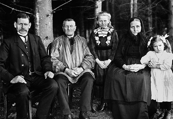 August Sander, Bauerngeneration, 1912©Die Photographische Sammlung/SK Stiftung Kultur – August Sander Archiv, Köln; VG Bildkunst, Bonn 2010
