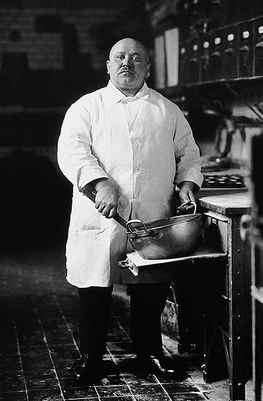 August Sander, Konditor, 1928©Die Photographische Sammlung/SK Stiftung Kultur – August Sander Archiv, Köln; VG Bildkunst, Bonn 2010