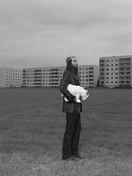 Neuzeit, 2009/2010Joachim Baldauf, Meissen Macht Ikonen, 2009 - 2010Fotografieserie mit 31 Motiven, Ditoneprints, je 100 x 120 cm© Joachim Baldauf und Staatliche Porzellan-Manufaktur Meissen GmbH