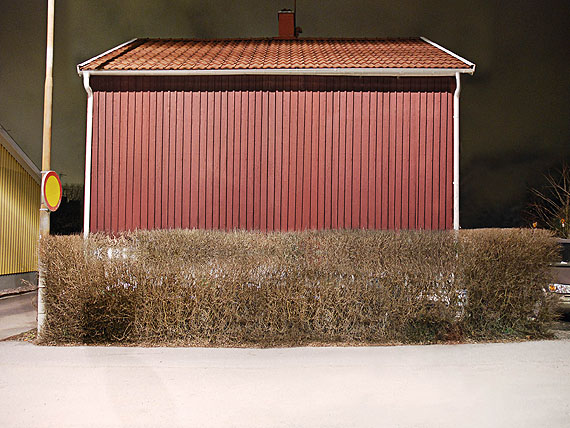SWEDISH RED - Comfortably secure 1