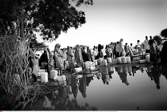 Title: Horn of Africa: A Climate ConflictCredit: Jan Grarup / NOOR / laifCaption-line: Somalis have suffered through a four-year drought. The UN estimates there may be 50 million climate refugees worldwide by 2012. 