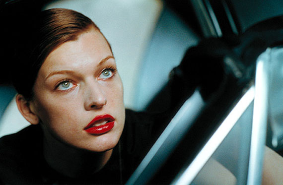 Milla Jovovich, Downtown,
Los Angeles, USA, 2000© Peter Lindbergh