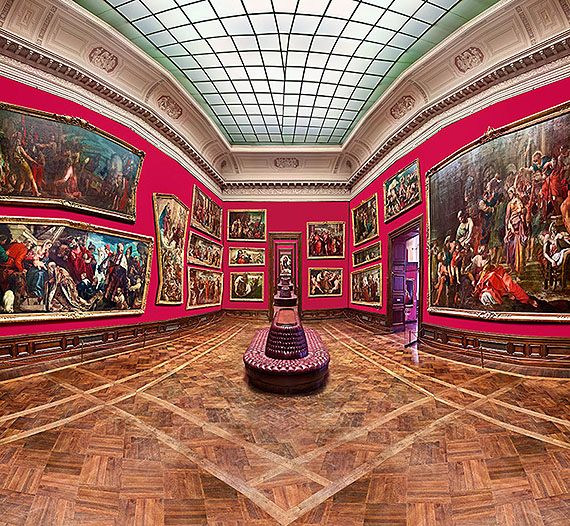 Raïssa Venables, Red Rooms, Gemäldegalerie, 2010, C-Print / Diasec