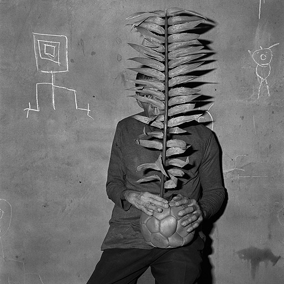 © Roger Ballen: Perpetrator, 2003aus der Serie: Shadow ChamberGelatineentwicklungspapier, 36 x 36 cm