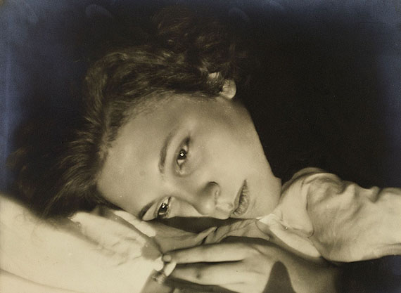 Lot 755Germaine Krull 310508Berthe Krull. 1927Vintage, gelatin silver print, 16,6 x 22,8 cm