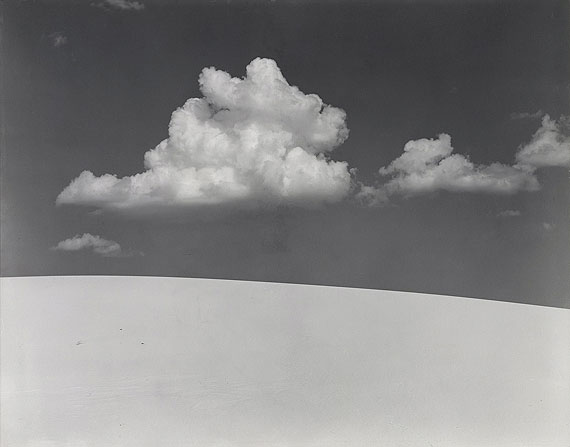 Lot 1432  Edward Weston (1886 Highland Park, Illinois - 1958 Wildcat Hill)&bdquo;White Sands&ldquo;. New Mexico 1941. Vintage. Gelatinesilberabzug. Passepartout. 19,3 x 24,3cm (20,3 x 25,3cm). Sch&auml;tzpreis $ 27.800 - 34.750 / &euro; 20.000 - 25.000