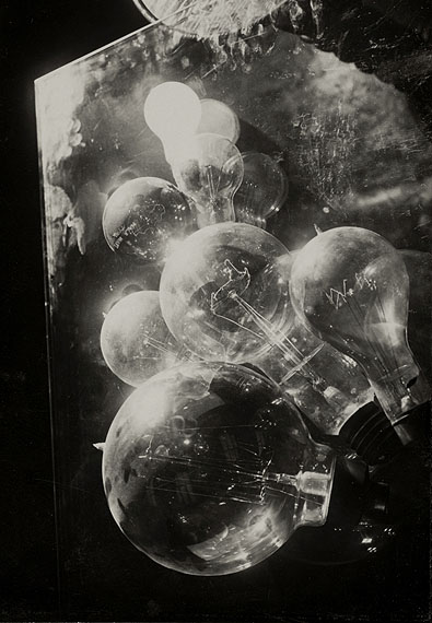 Emil Otto HoppéElektrische Glühbirnen, 1929© The E.O. Hoppé Estate Collection at Curatorial Assistance, Inc., Pasadena, California
