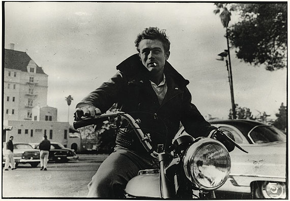 © Phil Stern / Courtesy Camera Work, Berlin James Dean on the Motorcycle Los Angeles, 1955