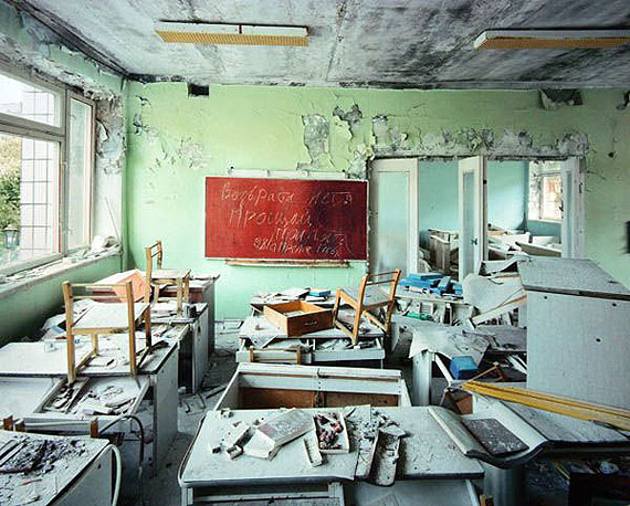 © ROBERT POLIDORI, CLASSROOM IN KINDERGARDEN #7 “GOLDEN KEY”, PRIPYAT, 2001