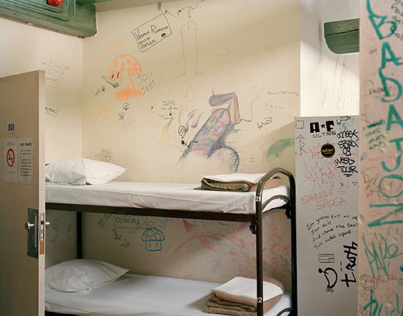 The Globe Hotel, Room 301, 2010 © Dana Lixenberg