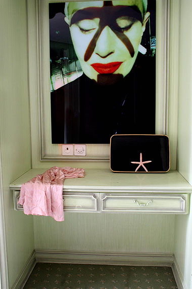 Manon, aus der Serie Hotel Dolores, 2009 / 2010FotografieCourtesy die Künstlerin©ProLitteris, Zürich