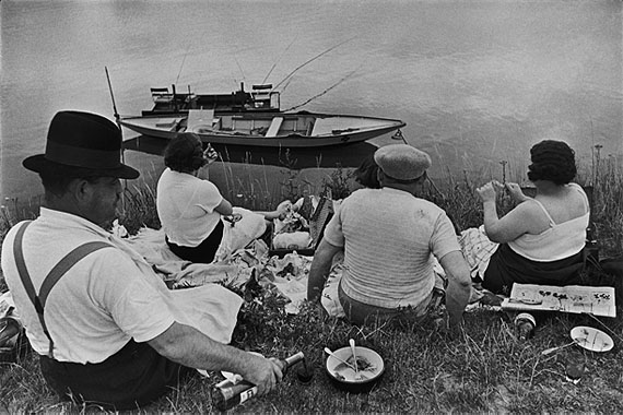 Henri Cartier-Bresson, Sonntag an den Ufern der Marne, Frankreich, 1938, &copy; Henri Cartier-Bresson/Magnum Photos	
