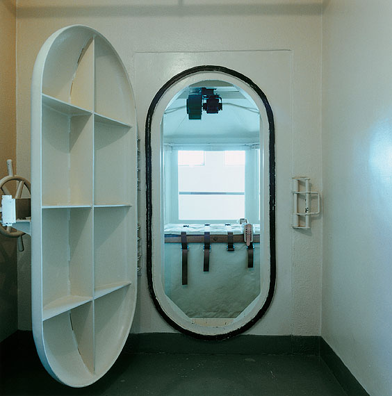 Lucinda DevlinLethal Injection Chamber, Nevada State Prison, Carson City, Nevada, 1991Aus der Serie: The Omega Suites