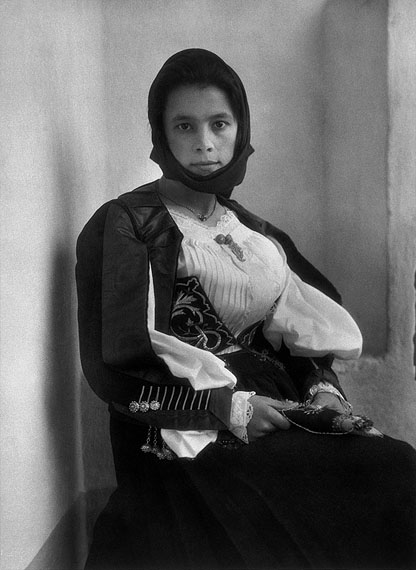 Mädchen aus Nuoro 1927© Die Photographische Sammlung/SK Stiftung Kultur – August Sander Archiv, Köln; VG Bild-Kunst, Bonn, 2011