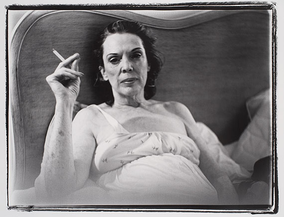 Coral Ridge Towers (Mom Smoking), 1969 Black-and-white-photograph 76 x 101 cm © Marilyn Minter. Courtesy Salon 94, New York