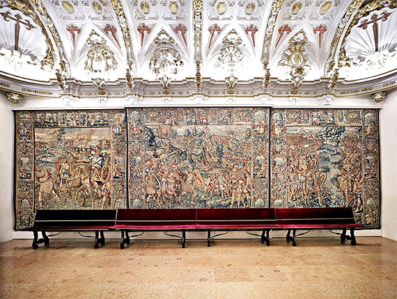CANDIDA HÖFERCATEDRAL DE SANTIAGO DE COMPOSTELA III 2010. C-Print. 180 x 225.5 cm. Edición 2/6Courtesy Galeria Fucares