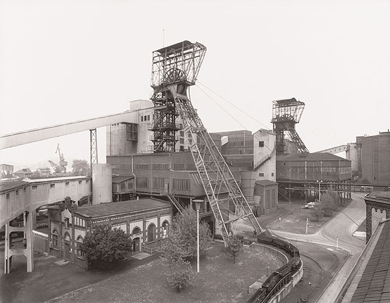 Zeche Friedrich der Große, Herne, Ruhrgebiet, D 1978© 2010 Bernd and Hilla Becher / courtesy Schirmer/Mosel