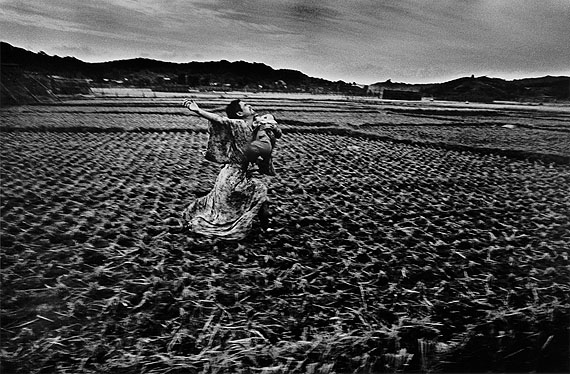 Kamaitachi 37, 1965 © Eikoh Hosoe