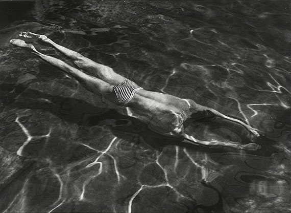 Schwimmer unter Wasser, Esztergom, 1917Silbergelatine-Abzug Gedruckt in den 1980er Jahren Biblioth&egrave;que nationale de France
