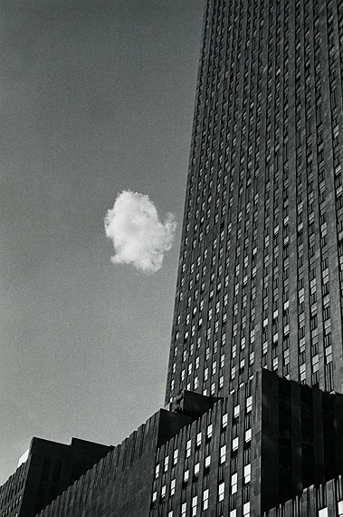 Verlorene Wolke, New York, 1937Silbergelatine-Abzug Gedruckt in den 1970er Jahren Courtesy Sarah Morthland Gallery, New York