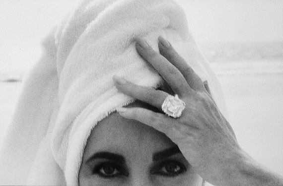 Herb Ritts, Elizabeth Taylor, Malibu, 1991, &copy; Herb Ritts Foundation, courtesy of Hamiltons