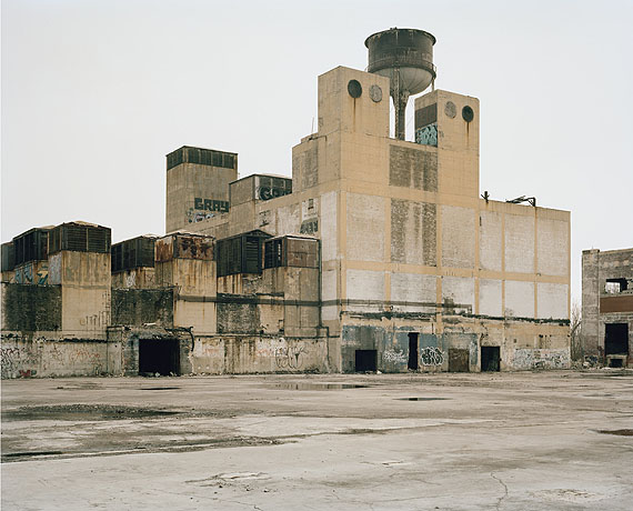 &ldquo;Continental Motors # 5729&rdquo;,  C-Print on Aluminium, 122 x 147 cm, 2009