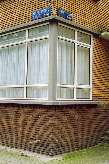 Esquinas, 2003, c-prints, 26 pieces, each 48 x 28 cm © Ignasi Aballí