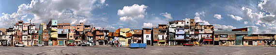 Heliópolis I, 2006, 180 x 900 cm, c-print diasec © Dionisio González