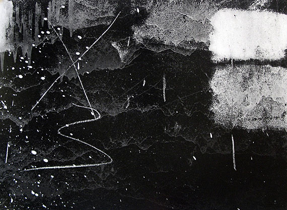 Aaron Siskind, Chicago 206, 1953/1980, Courtesy Alan Klotz Gallery