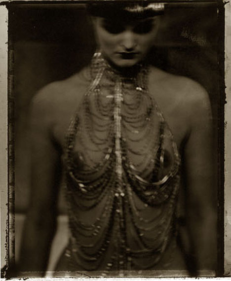 &copy; Sarah MoonEva 199760 x 50 cmAuflage 20getonter silbergelatine Print