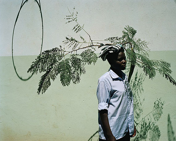 Viviane Sassen: MentheC-Print© Viviane Sassen