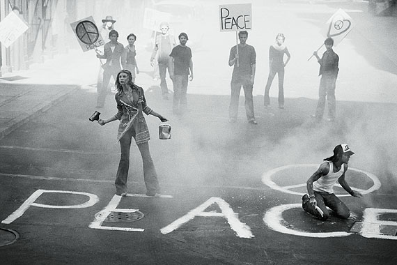 Peter LindberghANGELA LINDVALLCHRIS DYEWARNER BROS. STUDIOS,BURBANK, USA 2004© Peter Lindbergh