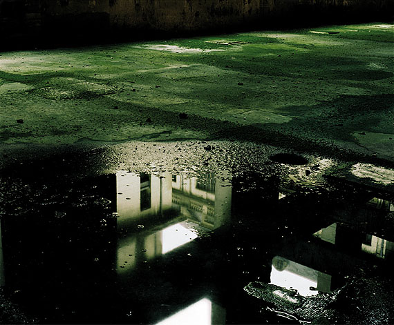 Éric Aupol © Éric Aupol / Courtesy Galerie Polaris, Paris N° 1, series "Sans Titre – Bercy", 2001, C-print, 85 x 100 cm