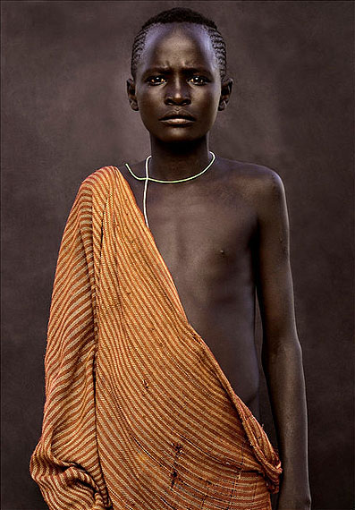 03. Malega, Surma Junge, April, 2011, &Auml;thiopien,140 x 110 cm, Archival Pigment Abzug, Edition 5 + 3 AP.