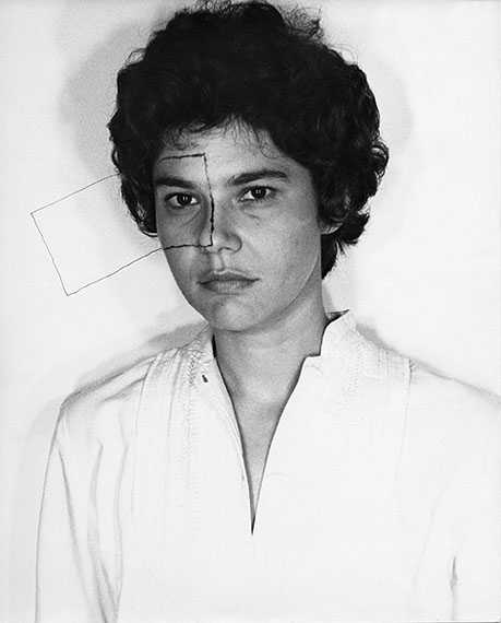 LILIANA  PORTERUntitled, (Liliana Porter with  drawing)1973Fotograf&iacute;a blanco y negro27 x 22 1/2 inches Courtesy GALER&Iacute;A  ESPACIO MINIMO