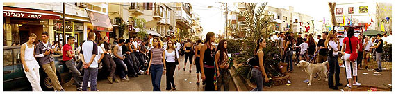Barry Frydlender, Friday, , Chromogenic Color Print, 21 X 69 inches. Courtesy of the artist and Andrea Meislin Gallery, New York. ©Barry Frydlender