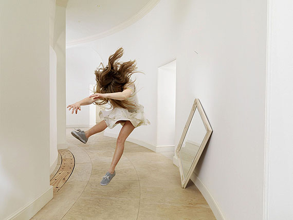 Mirror, «In Between» series, 2008© Julia Fullerton-BattenCourtesy Camara Oscura