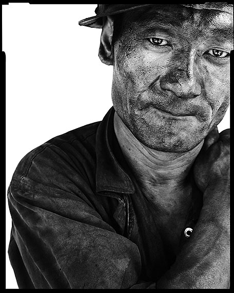 SONG CHAO
Coal Miners #11 (2002)
Gelatin Silver Print
Image size: 50x40cm; Print size: 60x50cm - Edition of 20