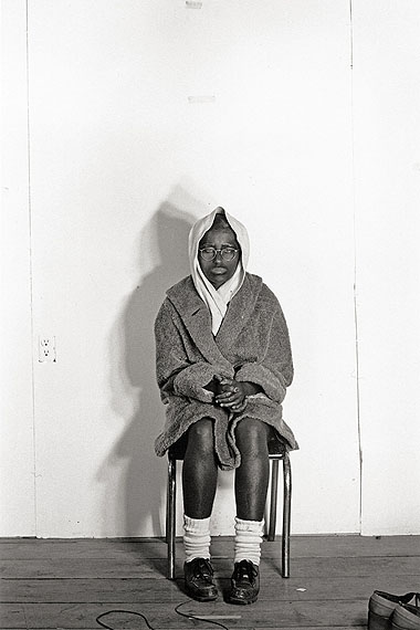 Cindy ShermanUNTITLED # 372, FROM THE SERIES „BUS RIDERS“.1976Gelatin silver print, 2000. 18,9 x 12,6 cm (25,2 x 20,3 cm). Signed, dated, editioned and numbered in pencil on the reverse. On back of frame gallery label with work information as well as two further labels. From an edition of 20 numbered prints.