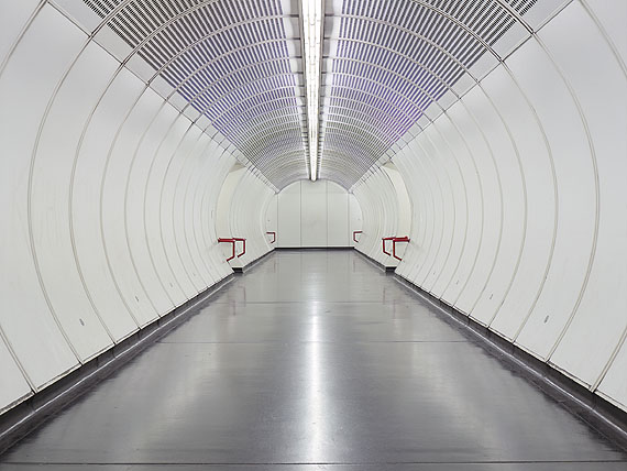 o.T. (Wien - Südtiroler Platz)© Götz DiergartenCourtesy Kicken Berlin