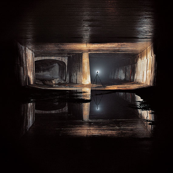 Naoya HatakeyamaUnderground, # 6303, 1999/2000Aus der Serie: TunnelCourtesy X