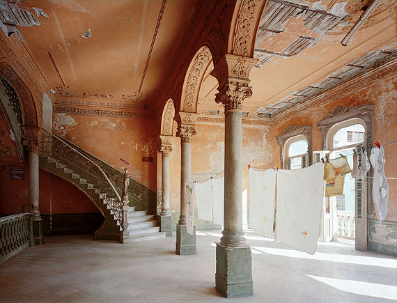 © ROBERT POLIDORI, “LA GUARIDA” RESTAURANT ENTRANCE 418 CONCORDIA, VEDADO, HAVANA, 1997