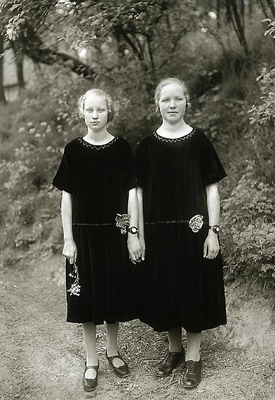 Country Girls, 1925© SK-Stiftung Kultur - August Sander Archiv / VG-Bild Kunst, Bonn