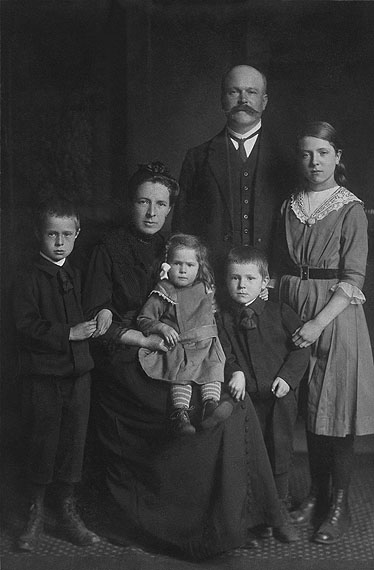 August Sander: Familie, um 1912 / Family, c. 1912© Die Photographische Sammlung/SK Stiftung Kultur – August Sander Archiv, Köln; VG Bild-Kunst, Bonn, 2012