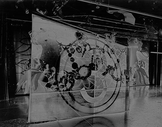 Queen Ann's Revenge, 2011© Valérie Belin. Silver gelatin print