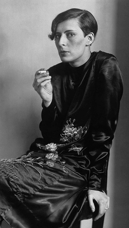 'Secretary at West German Radio, Cologne' 1931. © SK-Stiftung Kultur - August Sander Archiv / VG-Bild Kunst, Bonn