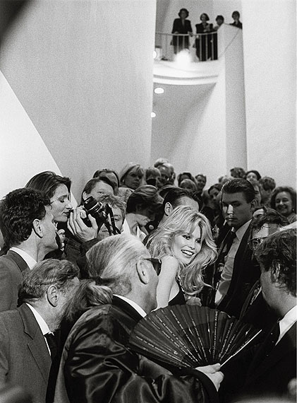 Claudia Schiffer, Karl Lagerfeld, Museum fur Moderne Kunst, Frankfurt am Main, 1994
© Barbara Klemm