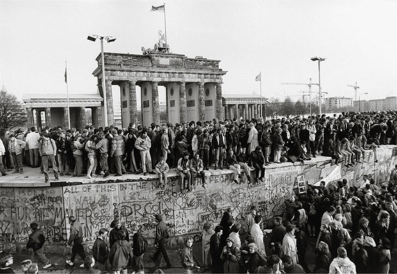 Fall der Mauer, Berlin, 10. November 1989© Barbara Klemm