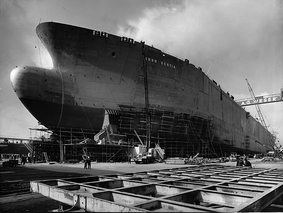 Heinrich Heidersberger "4115 / 1, Krupp, Tanker `Esso Scotia´" 1969 © Heinrich Heidersberger/Institut Heidersberger