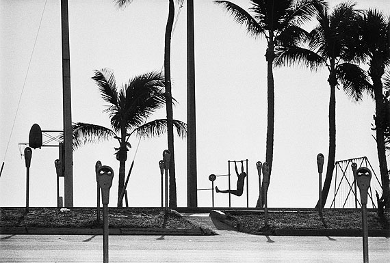 Exercising, Fort Lauderdale, 1966 © René Burri / Magnum Photos